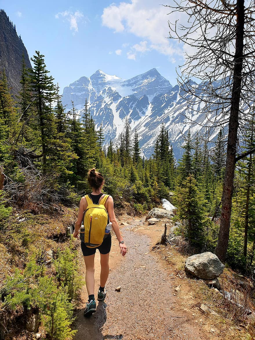 excursionismo, caminata, mujer, Canadá, aventuras, paisaje, montañas, viaje, emigrar, sendero, naturaleza