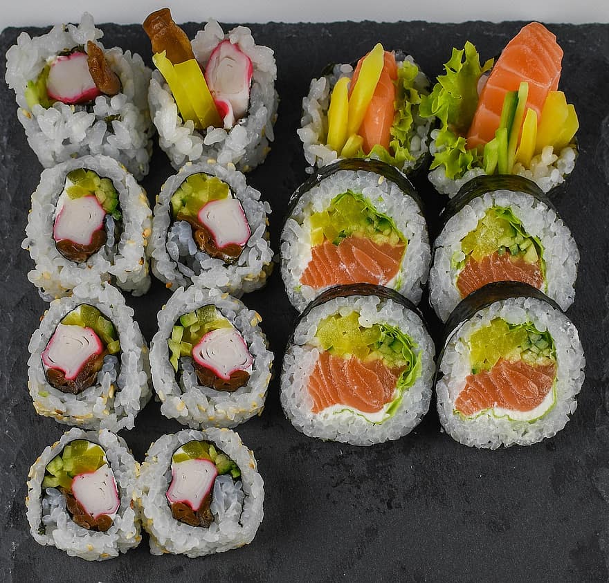 Sushi, Sushi Rollen, Kalifornien Maki, japanisches Essen, japanische Küche, Kalifornien rollt, Lebensmittel, Meeresfrüchte, Gourmet, Frische, Mahlzeit