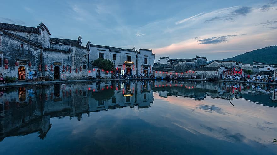 villaggio di hongcun, antico borgo, Huangshan, anhui, Cina, case antiche, riflessione, tramonto, crepuscolo
