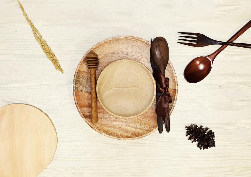 κουτάλι, μαχαιρικά είδη, πιρούνι, τραπέζι, ξύλο