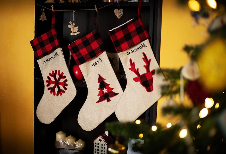 クリスマス、クリスマスの靴下、クリスマスの時期、デコレーション、お祝い、冬、シーズン、贈り物、クリスマスの飾り、きらきら、クリスマスのあかり