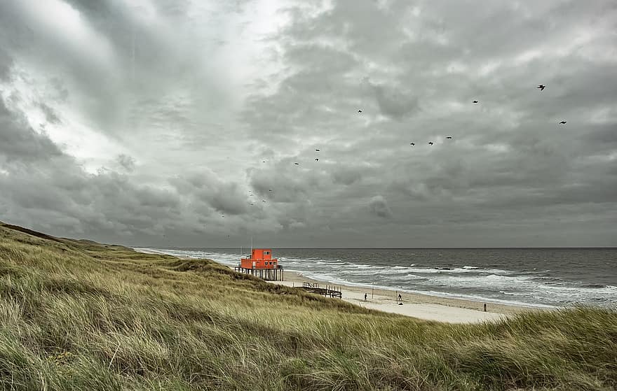 Belanda, hari yang mendung, pantai, laut