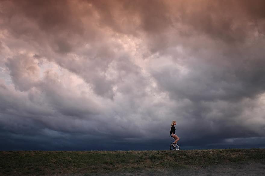 การขี่จักรยาน, วงจร, ท้องฟ้า, พายุฝน, สาว, จักรยาน, ธรรมชาติ, ภาพเงา, น่าทึ่ง, พื้นหลัง, สกรีนเซฟเวอร์