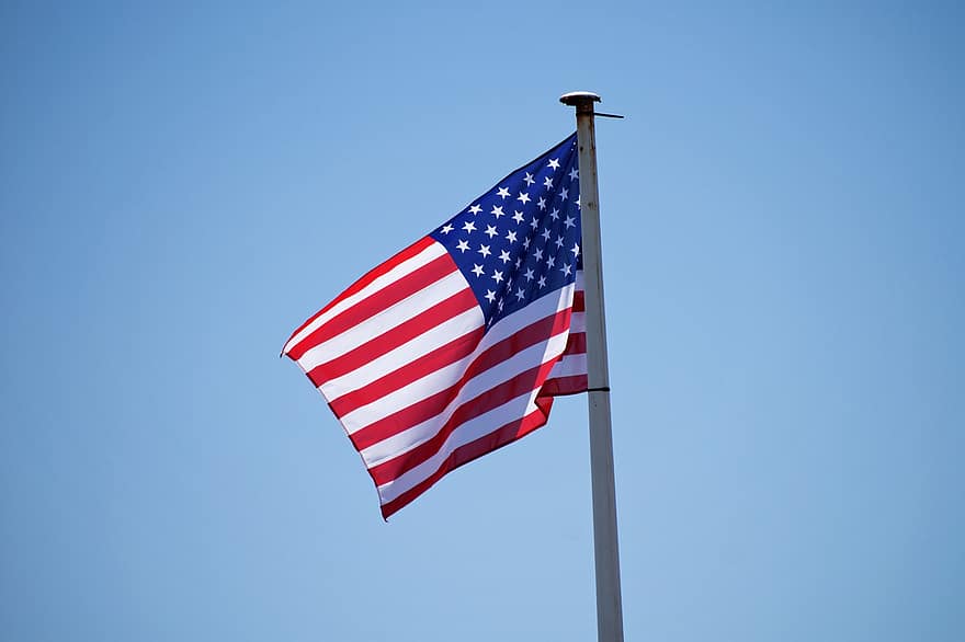 USA, flaga, gwiazdy i paski, maszt flagowy, Stany Zjednoczone Ameryki, Ameryka, naród, patriotyzm, flaga Ameryki, czwarty lipca, niebieski