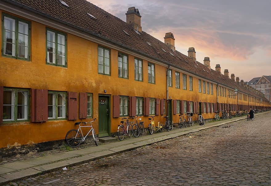 Koppenhága, Nyboder, házak, épületek, régi, építészet, utca, járda, út, kerékpárok