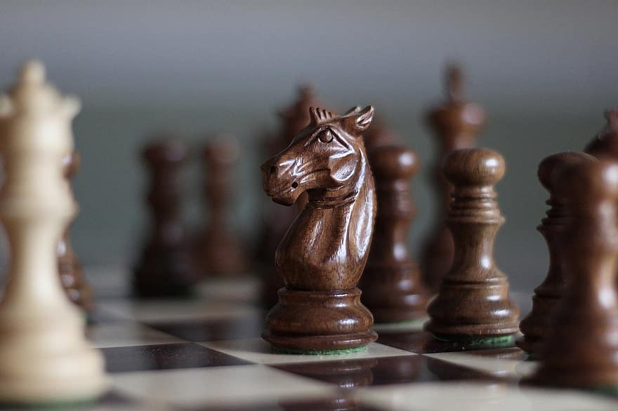 escacs, peces d’escacs, cavaller d’escacs, torre, peó, Tauler d'escacs, estratègia, competició, Una peça d'escacs, cavaller, èxit