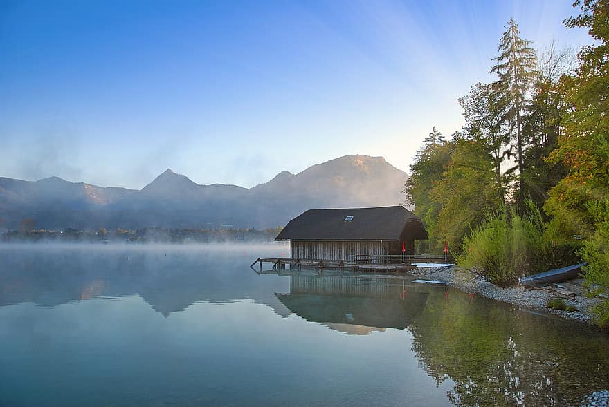湖、早朝、山、朝の気分、霧、ボートハウス、日の出、山岳、自然、水、風景