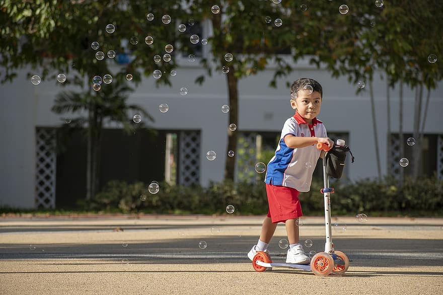парк, хлопчик, граючи, Хлопчик на скутері, скутер, бульбашки, дитина, сину, на відкритому повітрі