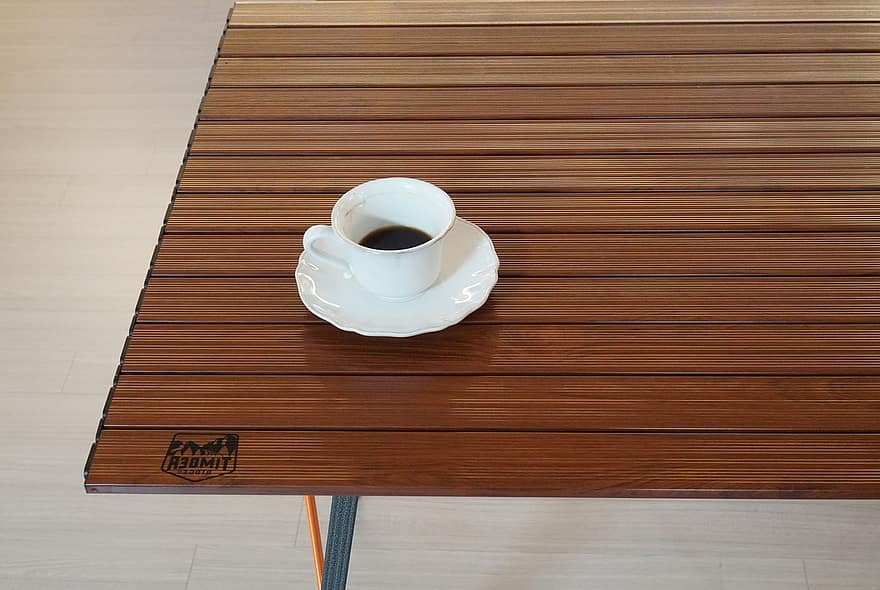 кемпінг, Кемпінговий стіл, дерев'яний стіл, кавова чашка, на відкритому повітрі, відкритий стіл, розкладний стіл, дерево, таблиця, кава, пити