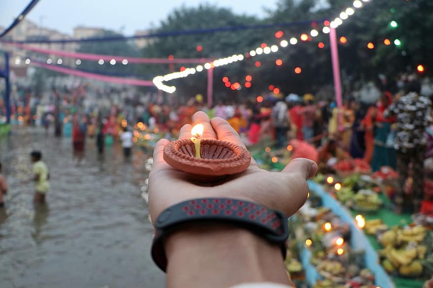 بيهار ، الهند ، مهرجان شهات ، قثث ، الهندوسية ، نهر ، نهر يامونا ، دلهي ، احتفال ، مهرجان تقليدي ، الثقافات