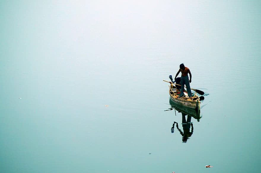 elv, båt, fisker, Mann, refleksjon, vann, fiske, fiskebåt, indian, Reiser med båt, indisk landsby