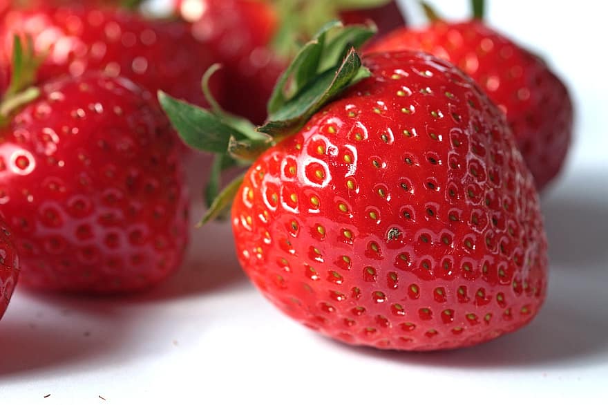 jordgubbe, frukt, mat, vitaminer, hälsosam, vegan, friskhet, närbild, mogen, efterrätt, blad