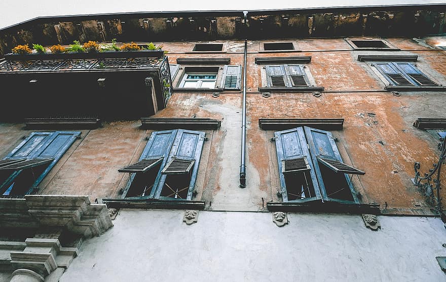 House, Facade, Windows, Wall, Balcony, Building, Architecture, Old, Window Shutter, Arco
