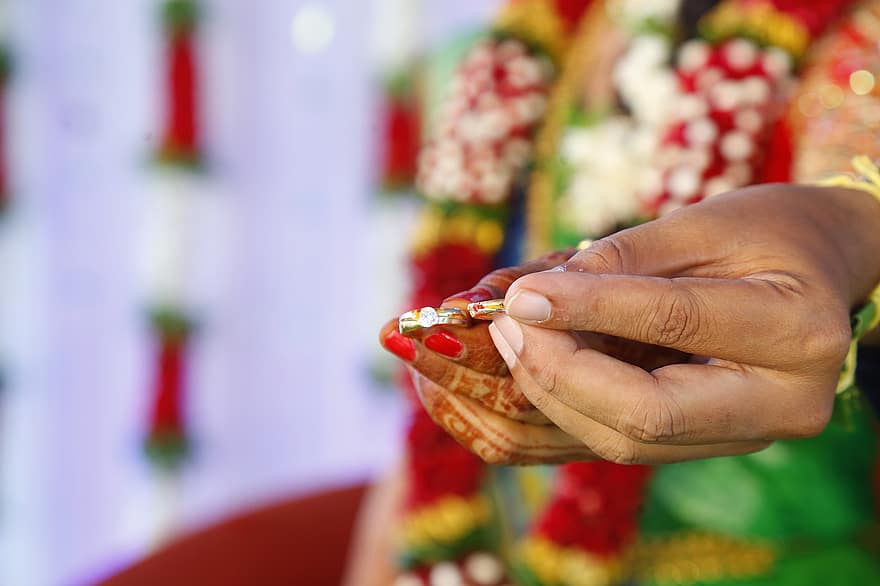 berdering, cincin pertunangan, cincin kawin, cinta, pernikahan, perayaan, pengantin, tangan manusia, perempuan, budaya, dekorasi