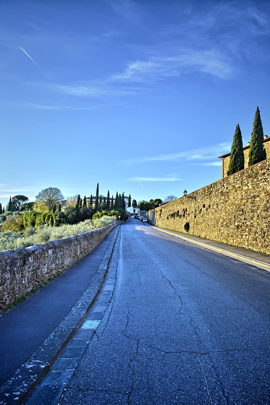 улици, хълмове, вили, архитектура, Италия, Тоскана, селска сцена, син, асфалт, лято, дърво
