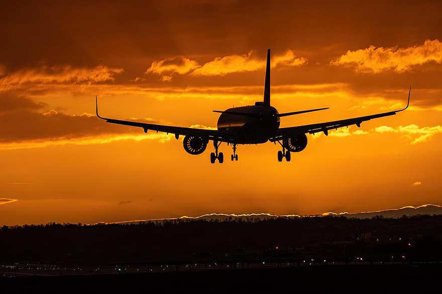 飛行機、空港、交通手段、エンジン、夕暮れ、日没、旅行、航空機、飛行、プロペラ、民間航空機