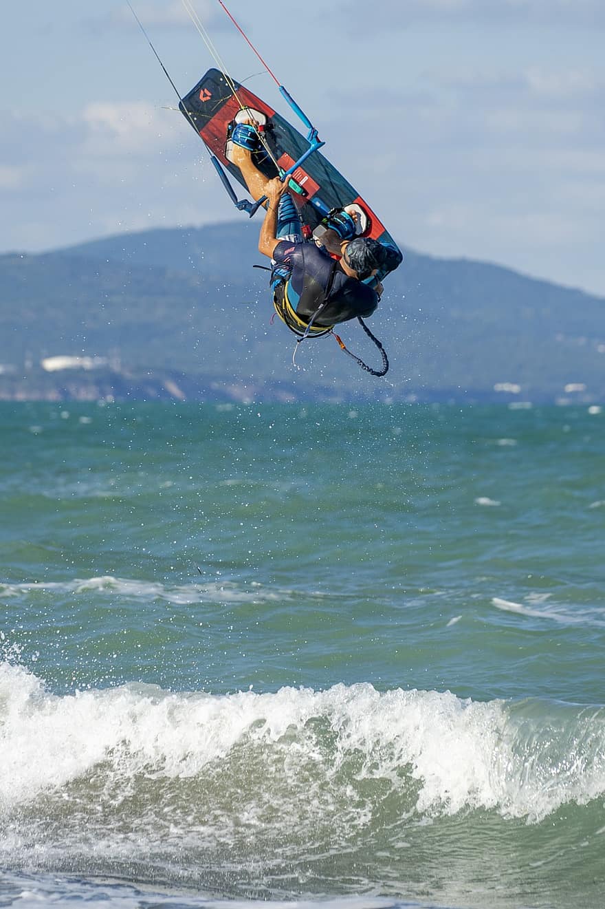 kitesurfing, kiteboarding, extrémní sport, vodní sport, akční sport, aktivita, surfovat, surfování, surfař, vlna, prkno