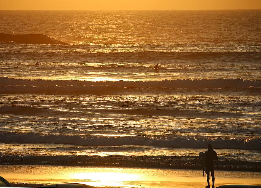 plaża, zachód słońca, surferzy, fale, ocean, morze, pejzaż morski, mężczyzna, męski, Mężczyzna surferów, surfing