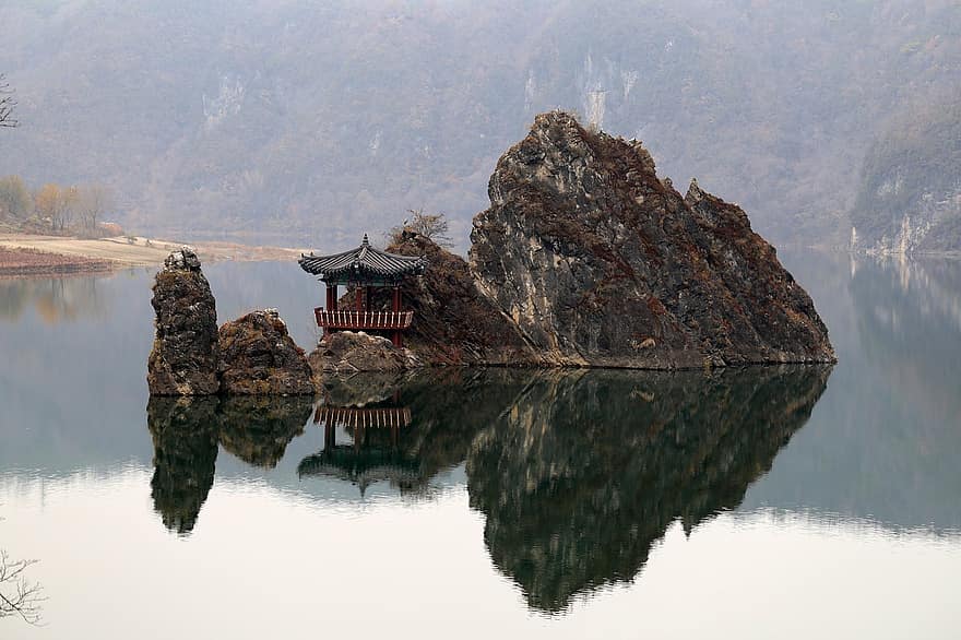 Dodamsambongo viršūnės, 3 Peak sala, paviljonas, upė, akmenys, atspindys, orientyras, pobūdį, Chungcheong provincija, vanduo, kalnas