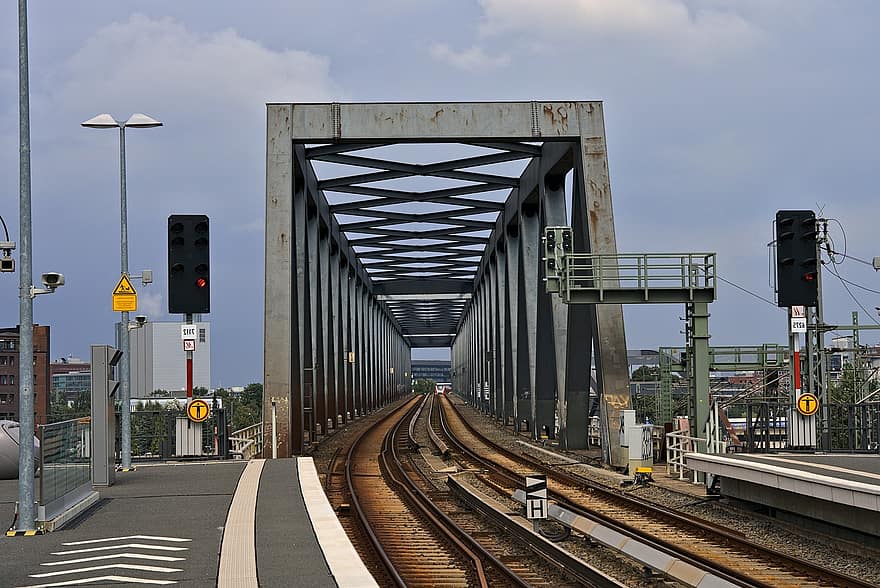 Eisenbahn, Bahnhof, Plattform, Brücke, Eisenbahnsignal, Bahngleise, Eisenbahnschienen