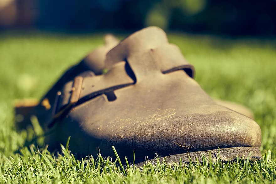 tøfler, sko, slip-ons, fottøy, sandaler, gammel, loslitt, gress, Birkenstock