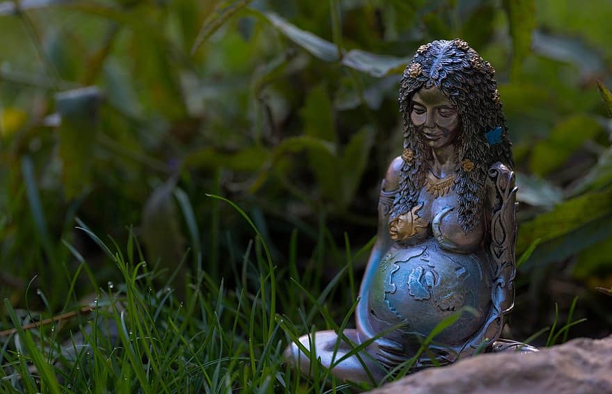 zahrada, socha Matky Země, těhotná socha, ženy, náboženství, tráva, socha, duchovno, zelená barva, muži, sedící