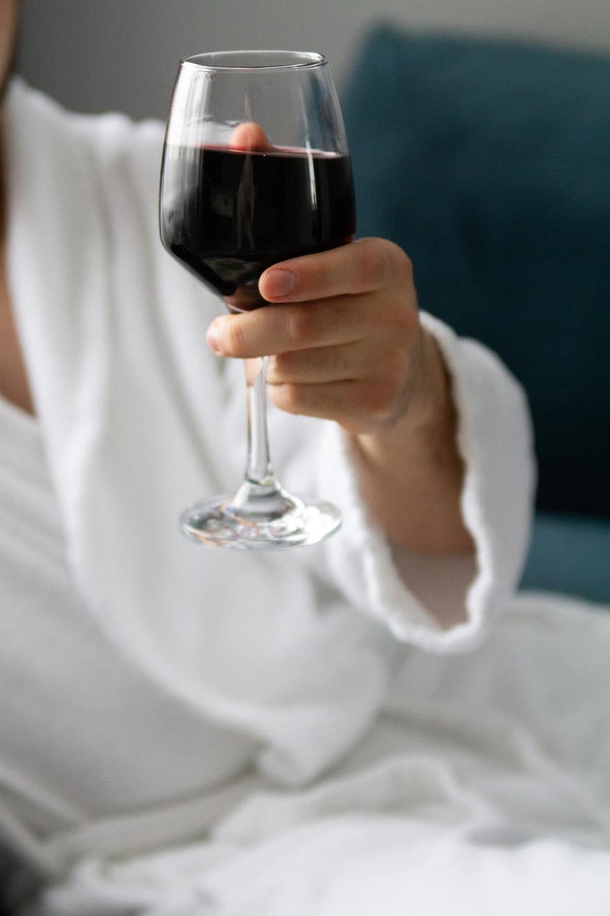 rode wijn, wijnglas, man, badjas, hotel, wijn, glas wijn, hand-, menselijk, gewaad, alcohol