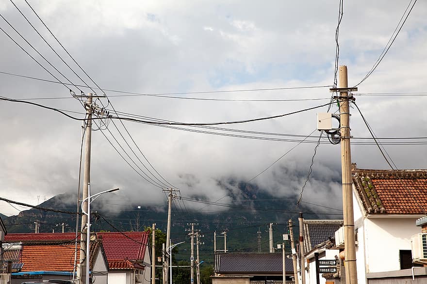kaimas, kalnas, debesys, namų, kaimo vietovė, kaime, elektros energijos, kabeliai