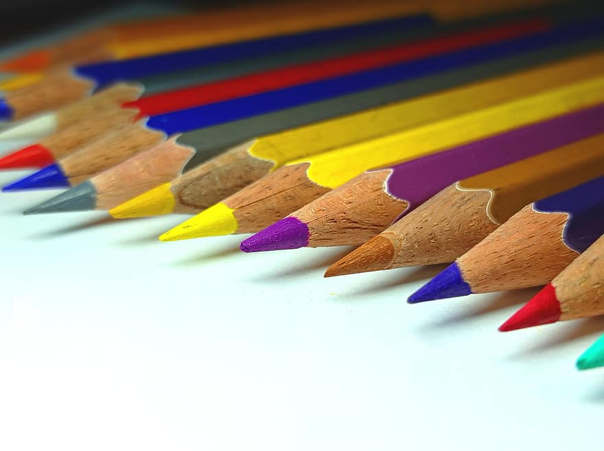 кольорові олівці, олівці, барвисті, різнокольорові, загострений, забарвлення, фарбувальні матеріали, художні матеріали, творчість