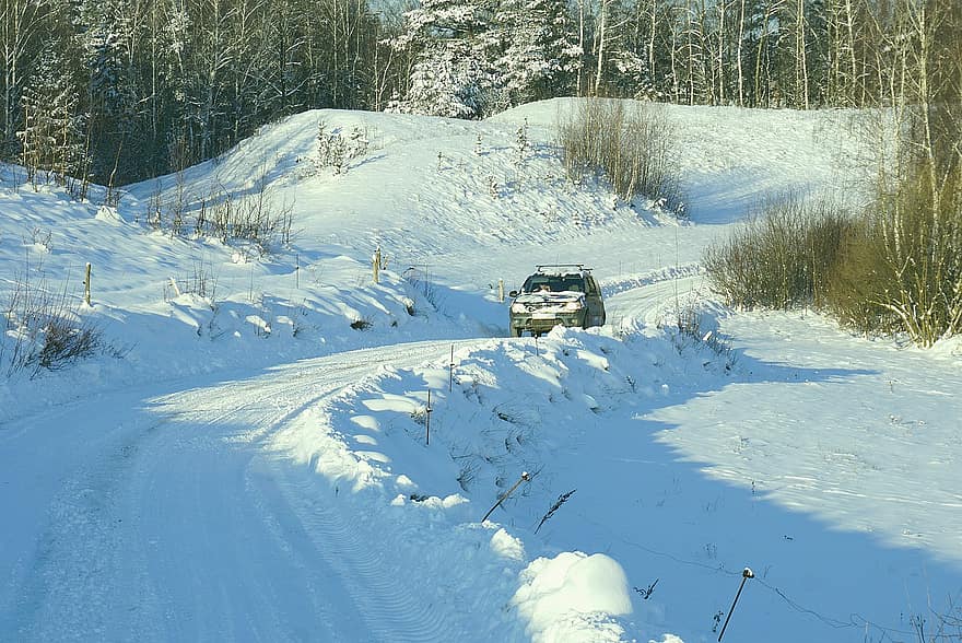 Winter, Schnee, Auto, Weg, Landschaft, fahrendes Auto, Hügel, Baum, Feld, Schneefeld, Frost