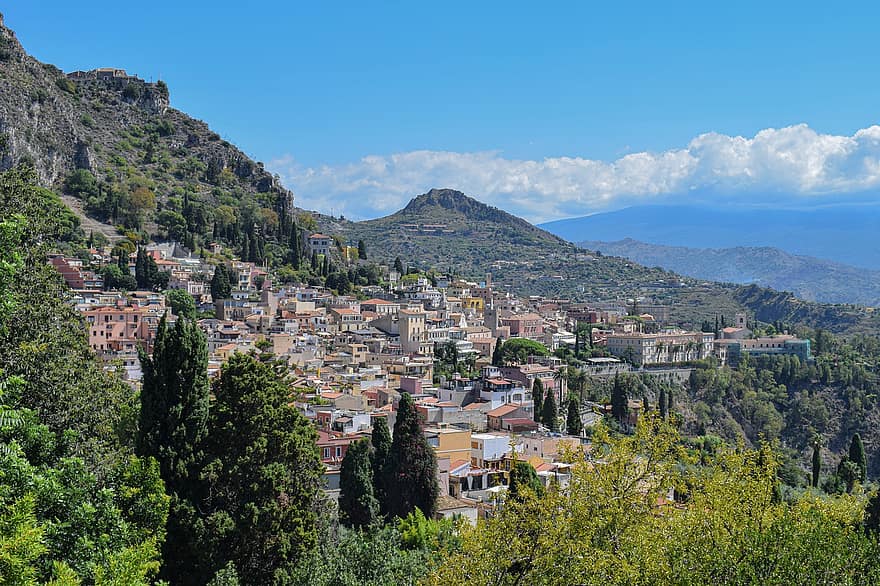 bybilledet, by, bygninger, landsby, by-, bjerge, bjergkæde, træer, løv, Taormina, sicilien