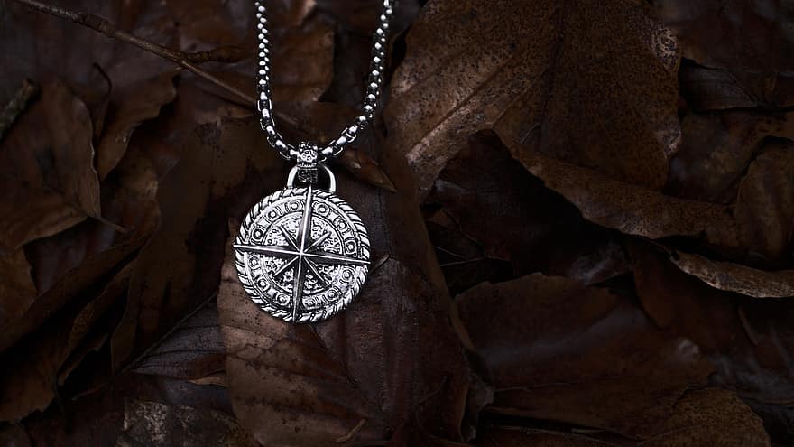 medaljon, halskæde, smykker, talisman, metal, jern, lænke, kompas, tilbehør, tæt på, blad
