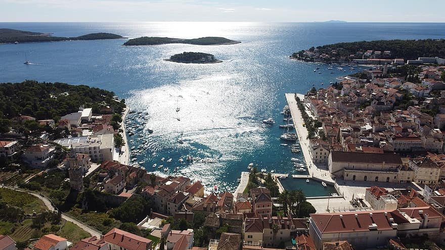 Adriai-tenger, Horvátország, sziget, tenger, napnyugta, Hvar, légi felvétel, tengerpart, magas szög kilátás, víz, városkép
