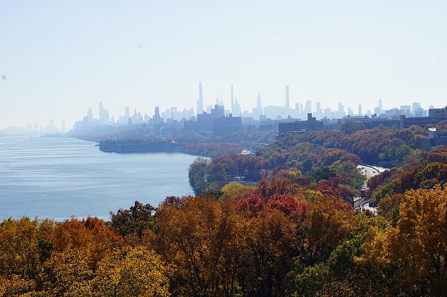 medžiai, upė, miestas, panorama, pastatai, dangoraižiai, peizažas, ruduo, rudenį, Hudsono upė, nyc