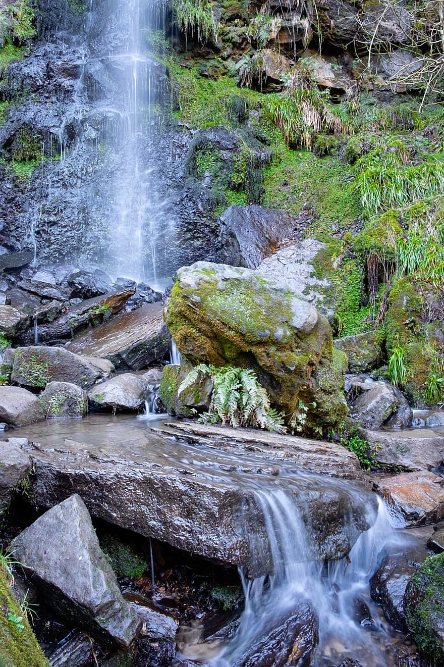 cascada, roques, naturalesa, aigua que flueix, escènic, paisatge