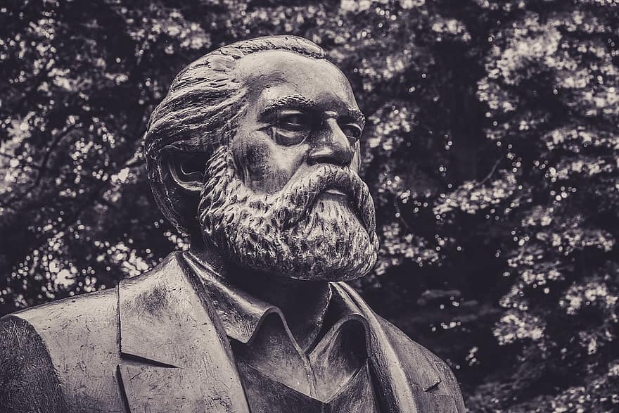 Karl Marx, critique, philosophe, marxisme, communisme, statue, monument, capitalisme, classique, dialectique