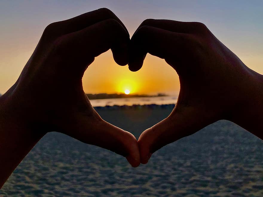 غروب الشمس ، شاطئ بحر ، أيدي القلب ، جزر الكناري ، شكل القلب ، حب ، رومانسي ، يد الإنسان ، شمس ، ضوء الشمس ، رمز