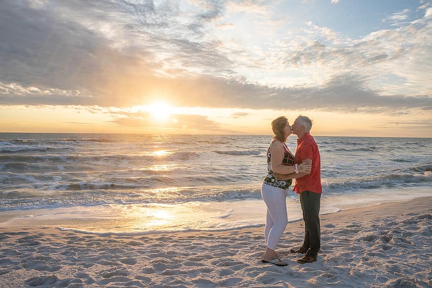 пара, пляж, поцелуй, заход солнца, человек, женщина, море, песок, волны, любить, романтик