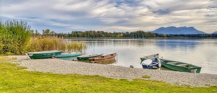 barcos, lago, banco, arboles, bosques, montañas, botes de remos, botes de madera, nubes, paisaje, Chiemgau