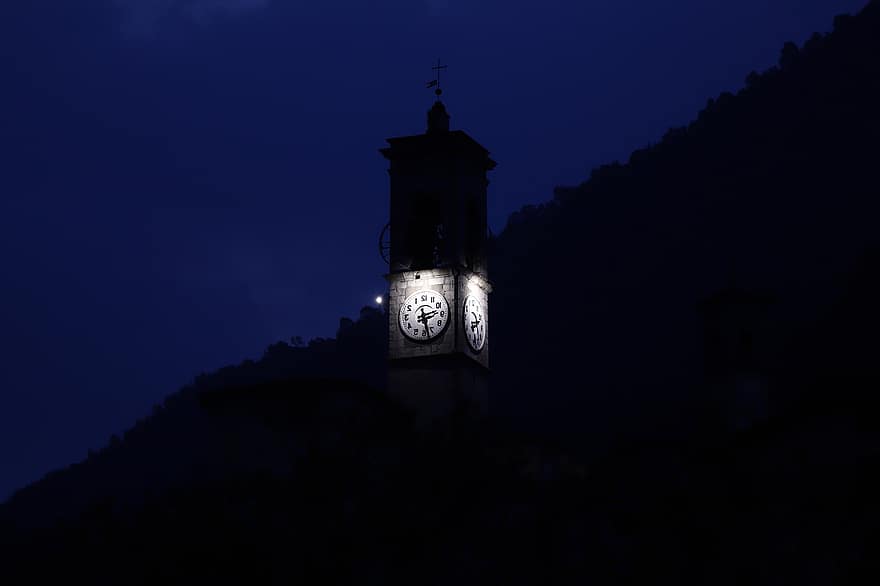 menara, jam, malam, berdaulat, menara lonceng, gereja, Katolik, waktu, gelap, senja, Kekristenan