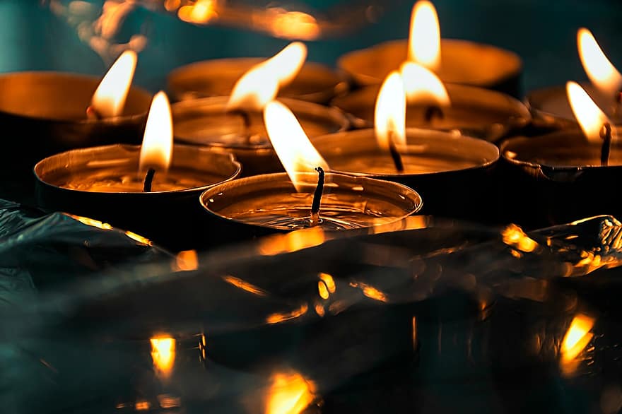 svítí, spalování, připomínat, světlo svíček, votivní svíčky, čajová světla, modlí se, hořící svíčky, Zářící svíčky, svíčka tapeta, Zapalování svíček