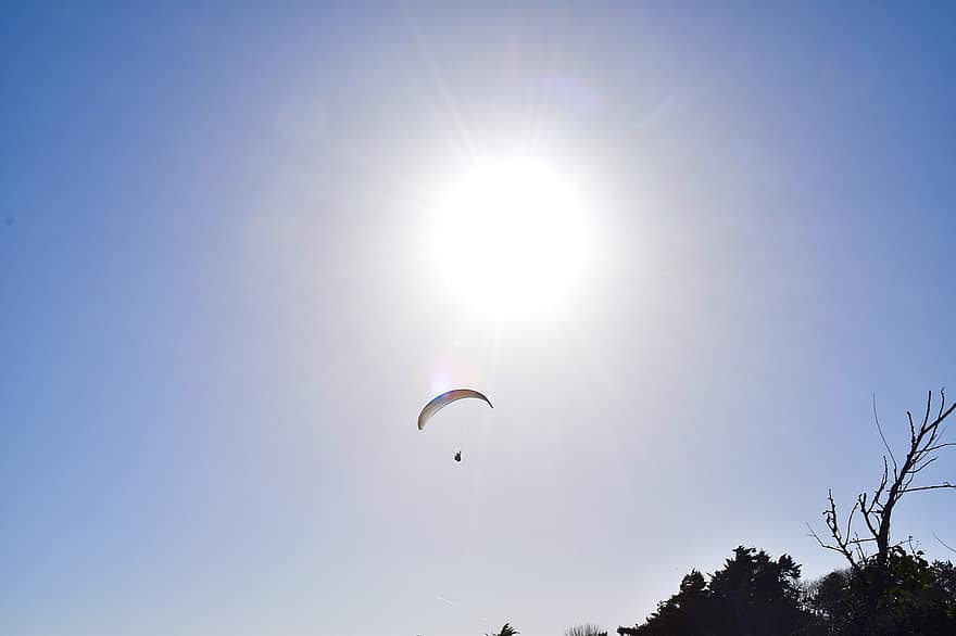 paragliding, saules gaisma, zilas debesis, lidmašīnas, lidojums