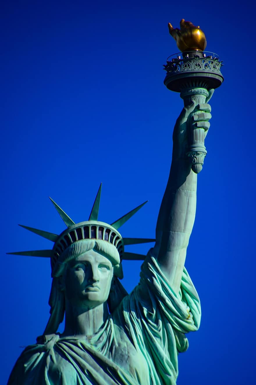 Статуя Свободи, факел, скульптура, статуя, орієнтир, небо, туристична пам'ятка, свобода, острів свободи, Нью-Йорк