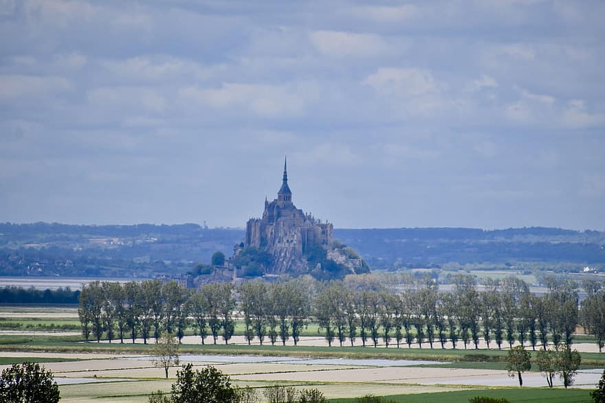 mont saint michel, abbazia, monumento, monastero, isola rocciosa, isolotto roccioso, alberi, campo, Normandia