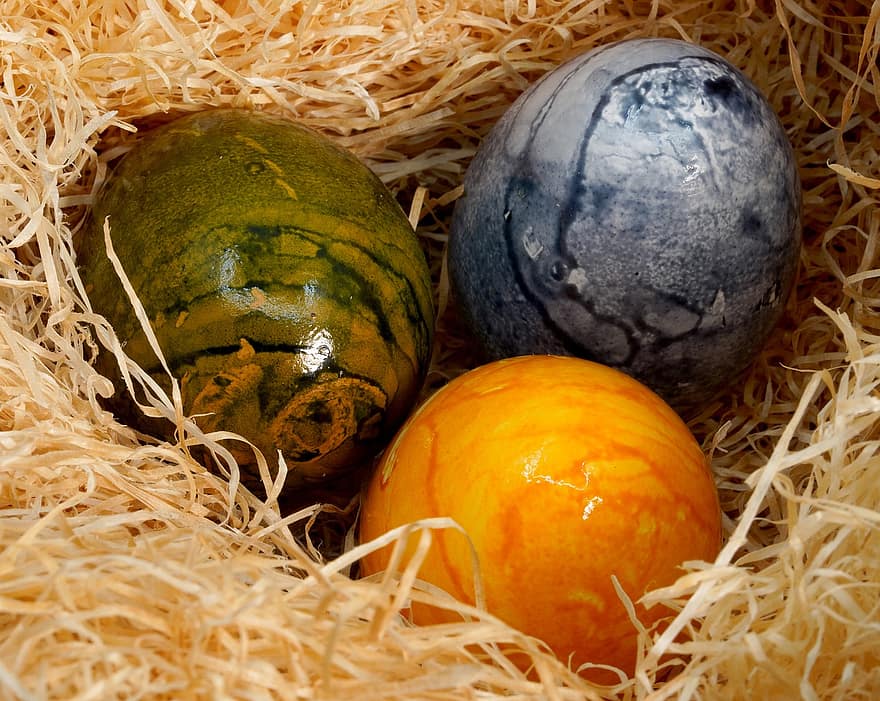 Великден, яйца, гнездо, оцветени яйца, пасхални яйца
