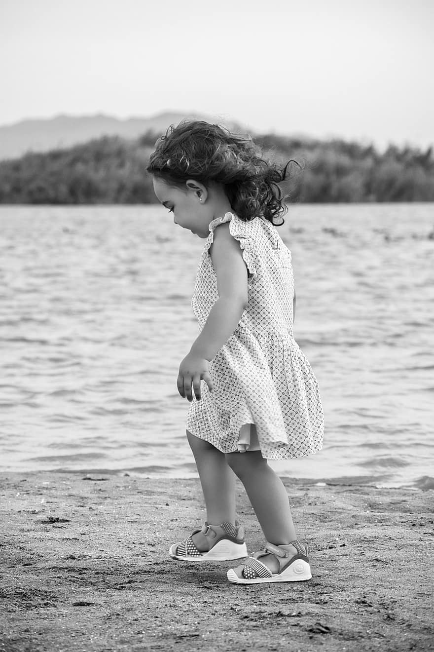 vaikas, mergina, mielas, ežeras, suknelė, vaikščioti, jauni, maža mergaitė, vaikystėje, portretas, vasara
