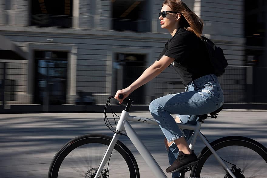 ซานฟรานซิสโก, หญิง, จักรยานไฟฟ้า, ขี่จักรยาน, e- จักรยาน, แคลิฟอร์เนีย, เมือง, ในเมือง, รถจักรยานไฟฟ้า, เป็นมิตรกับสิ่งแวดล้อม