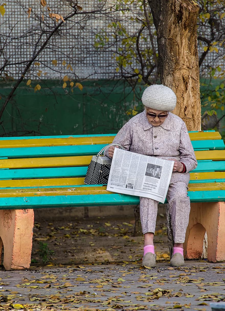 женщина, газета, бабушка, возраст, взрослый, чтение, Информация, отпуск, скамейка, пенсионер, уважение