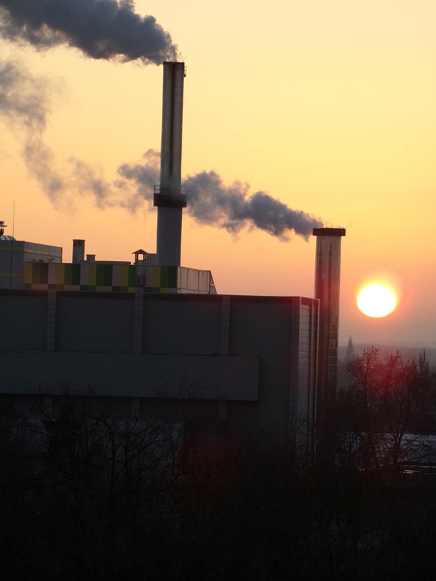 工場、汚染、日没、工業プラント、環境、業界、燃料と発電、煙突、煙、物理的構造、蒸気