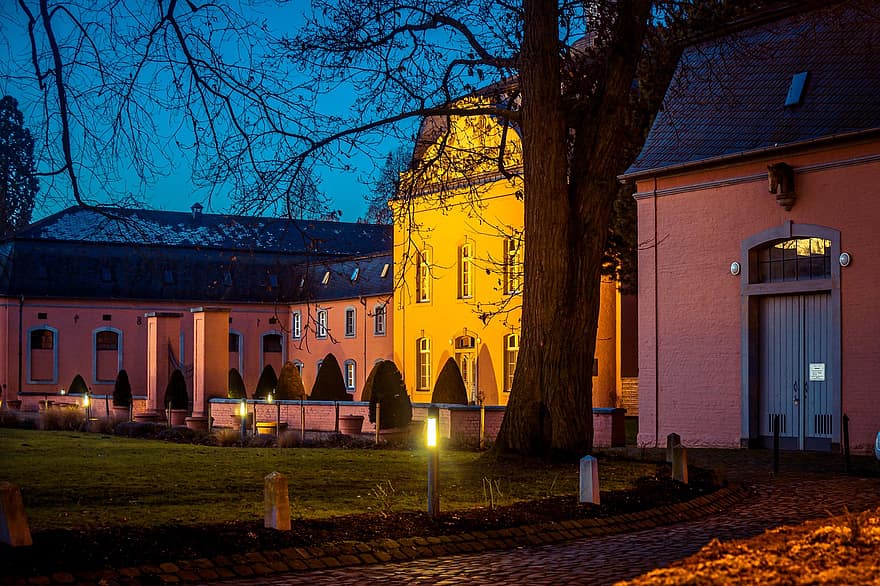 Señorío de Wickrath, castillo, arquitectura, ambiente de noche, Mönchengladbach, noche, oscuridad, lugar famoso, exterior del edificio, iluminado, historia